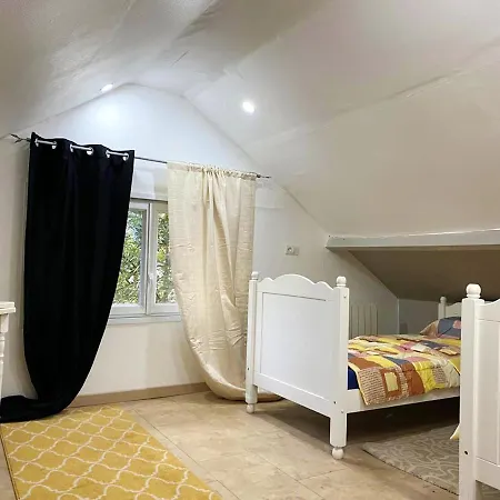 Casa de Férias Maison Spacieuse à Saint-brice-sous-forêt Avec Jardin 90 M² *